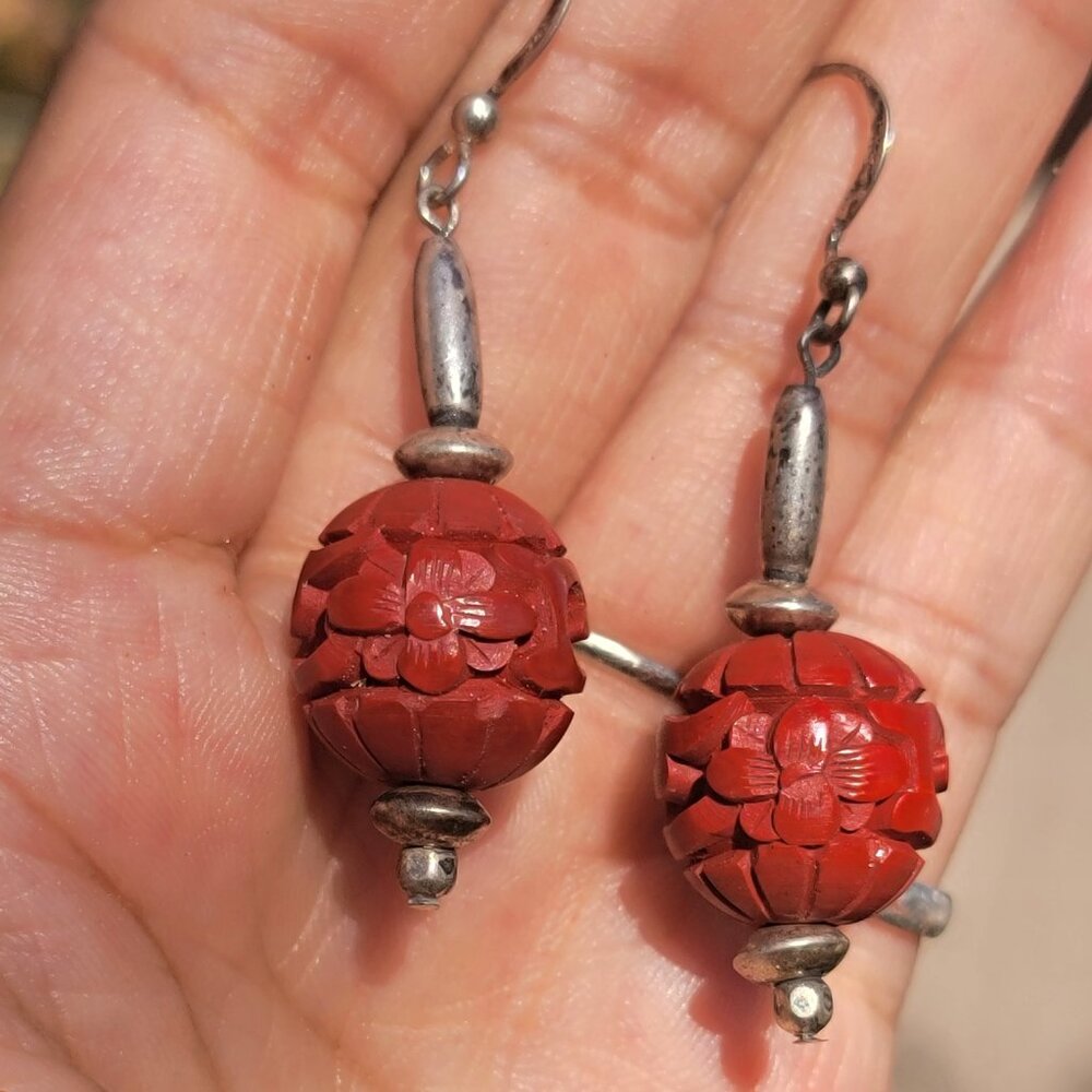 Gorgeous vintage 925 sterling silver carved red cinnabar flower swirl earrings - Picture 1 of 16